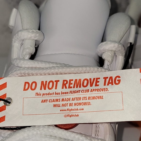 NEW Women’s Air Jordan 11 Retro Low Bright Citrus- US 7 - Picture 5 of 9